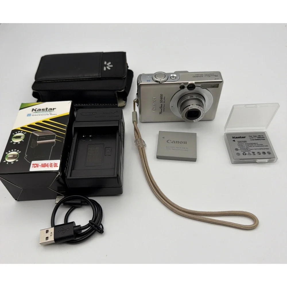 Canon PowerShot SD600 Digital ELPH 6.0MP Digital Camera 2 Batteries Charger Case
